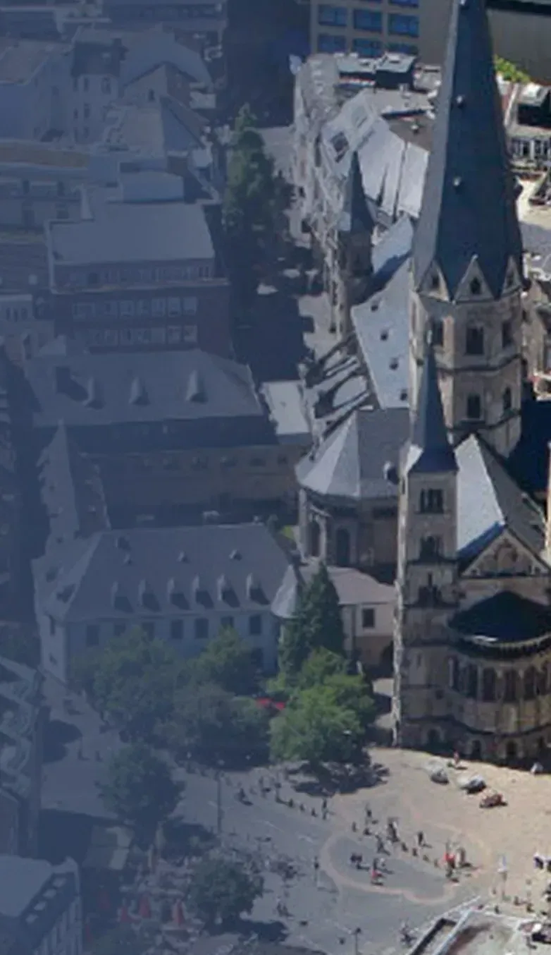 Luftaufnahme des Bonner Münsterplatzes mit Blick auf die Innenstadt – Standort der Praxis für Radiologie und Nuklearmedizin in der Kaiser-Passage.